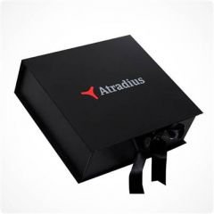 Kurdeleli Büyük Kutuda Logolu Kalın Çikolata 