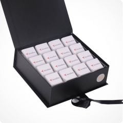 Kurdeleli Büyük Kutuda Logolu Kalın Çikolata 