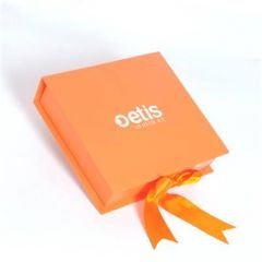 Kurdeleli Alçak Kutuda Logolu Çikolata 