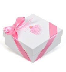 Elbiseli Kutuda Kız Bebek Çikolata