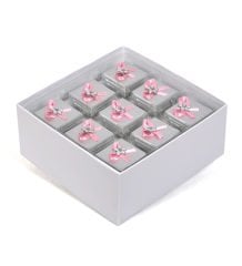 Elbiseli Kutuda Kız Bebek Çikolata